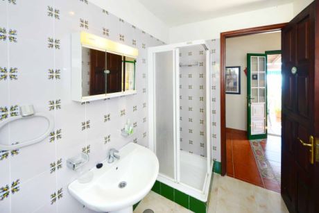Badezimmer 1