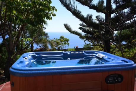 Jacuzzi für das warme Bad unter dem Sternenhimmel …