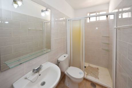 Obere Ebene, Apartement 3, Badezimmer