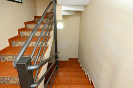 EG, Treppenhaus zu Garage und Arbeitszimmer / Werkstatt