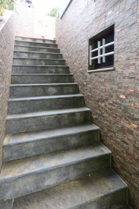 Treppe zum gesonderten G�stebereich