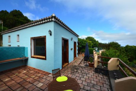 Gro�z�gige Terrasse