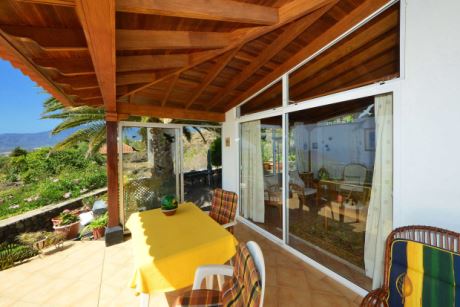 �berdachte Westterrasse