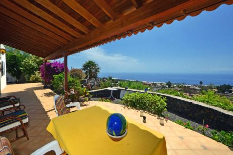 �berdachte Westterrasse