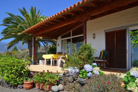 �berdachte Westterrasse