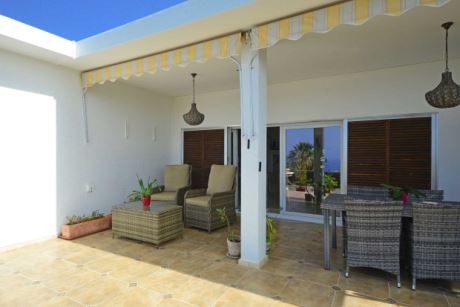 Westterrasse mit Meerblick