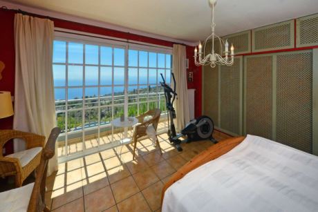 OG Master-Schlafzimmer mit Balkon