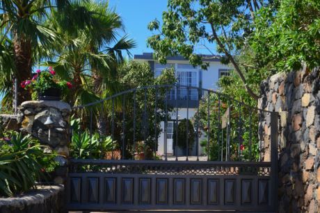 Elektrisch betriebenes Rolltor