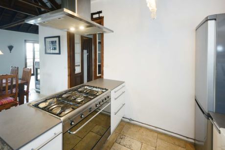 OG Kochbereich mit gro�em Herd und gro�em Backofen