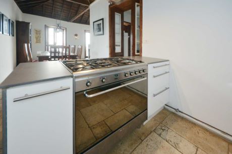 OG Kochbereich mit gro�em Herd und gro�em Backofen