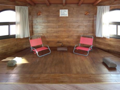 Haupthaus, Seminarraum mit abgedecktem Jacuzzi