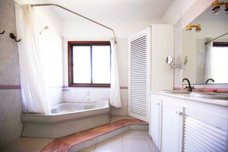 Haupthaus, Badezimmer 1