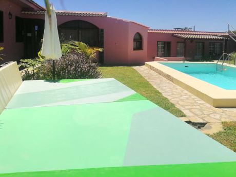 Außensofa an der Poolanlage