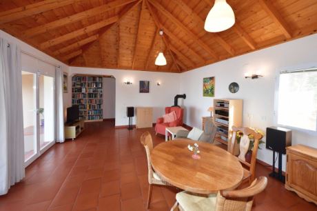 Groes Wohnzimmer mit Meerblick