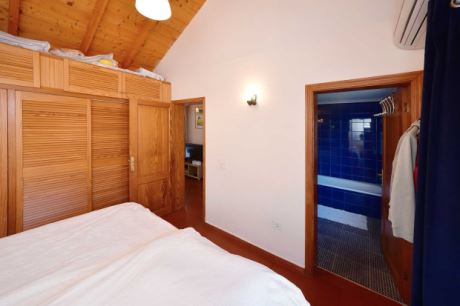 Schlafzimmer 1 mit Bad on Suite