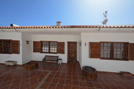 Eingangsbereich, Ostterrasse