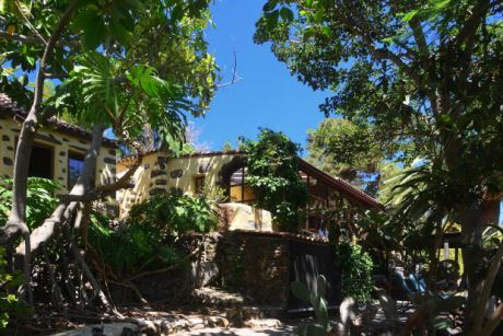 Haupt- und G�stehaus von Westen