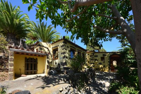 G�ste- und Haupthaus, Hundeh�tte von Westen