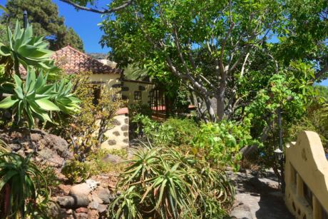 G�stehaus, Haupthaus, Hundeh�tte und Werkstatt 1