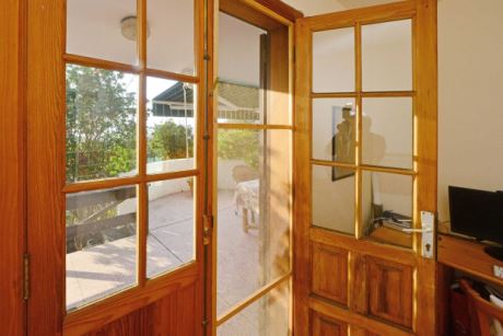 EG Schlafzimmer 1, T�r zur �berdachten Terrasse, Meerblick