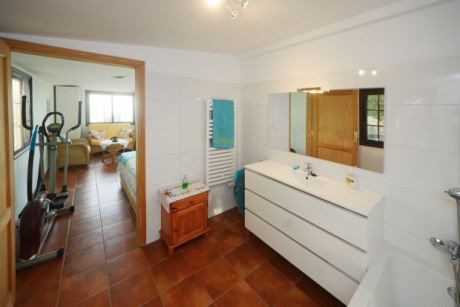 EG Bad on suite zum Schlafzimmer 3