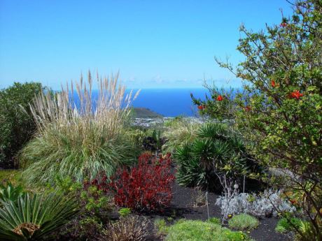 Sch�n angelegter Garten, wunderbarer Atlantikblick