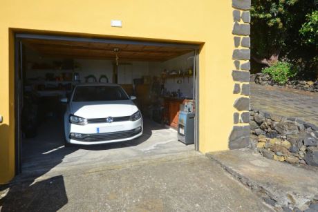 Garage im Halbuntergeschoss