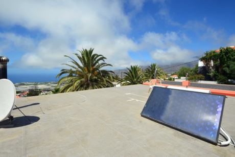 Ausbaufhige Dachterrasse mit wunderbarem Meerblick, Solare Warmwasserbereitung