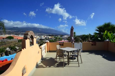 Dachterrasse mit schnem Blick ber das Aridanetal