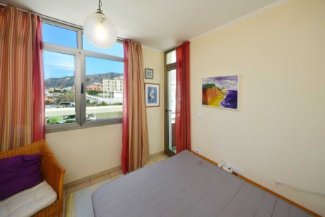 Ebene 2, Schlafzimmer 1 mit kleinem Balkon