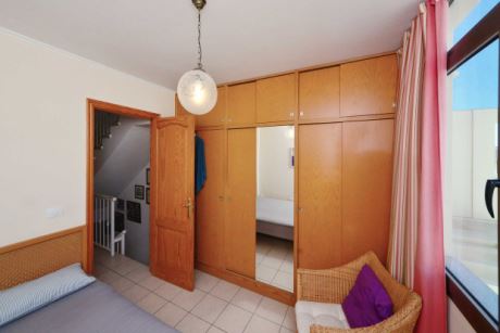 Ebene 2, Schlafzimmer 1 mit kleinem Balkon