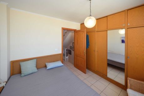 Ebene 2, Schlafzimmer 1 mit kleinem Balkon