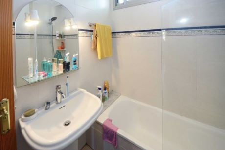 Ebene 2, Badezimmer 1