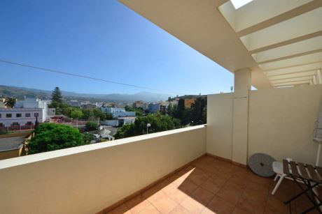 Ebene 3, Ostbalkon mit Stadt- und Bergblick