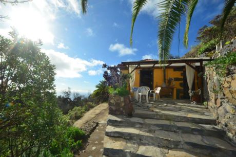 �berdachte Terrasse an der Ostseite des Hauses