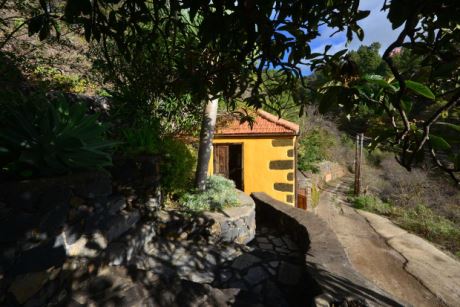 Freisitz an der Westseite des Hauses