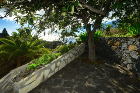 Freisitz an der Westseite des Hauses