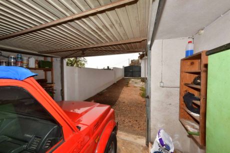 Zweite Garage am Nordende des Grundst�cks mit separater Zufahrt
