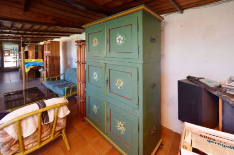 Loggia, Truhenschrank