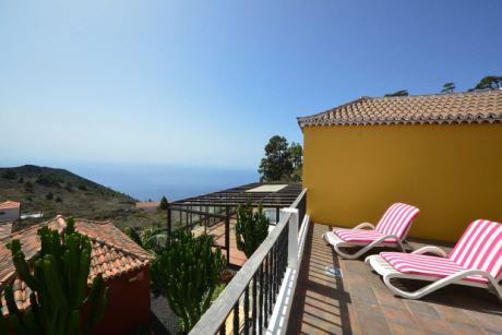 Terrasse mit schnem Meerblick und Gemeinschaftspool