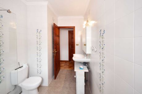 2. OG Badezimmer 1
