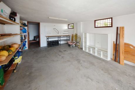 EG sehr groe Garage / Werkstatt