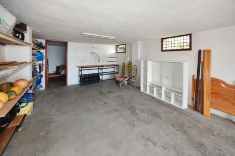 EG sehr groe Garage / Werkstatt
