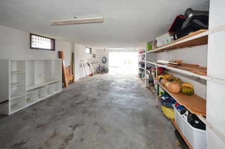 EG sehr groe Garage / Werkstatt
