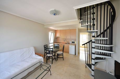 Wohnkche mit Wendeltreppe in 2. Schlafzimmer