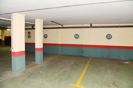 Zur Wohnung gehrender Garagenplatz