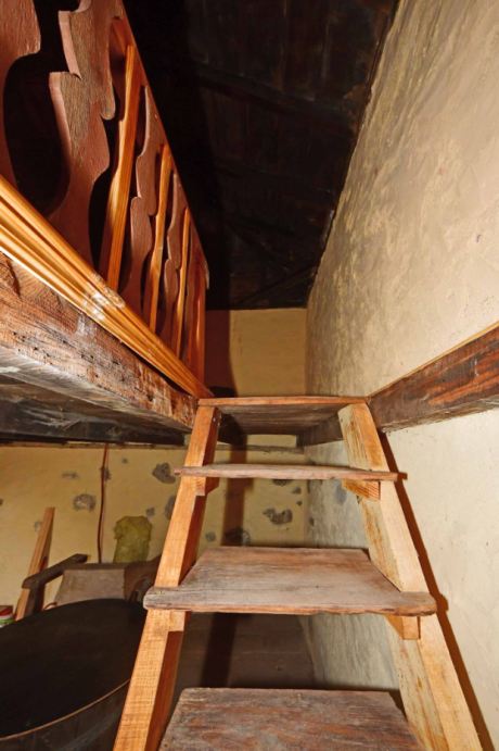 Halbuntergeschoss Aufgang Altbau