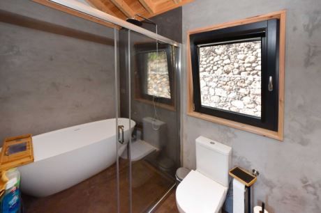 Bad 1 on suite, Badewanne und Dusche