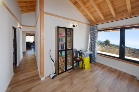halboffenes Arbeitszimmer / Flur
