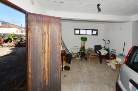 Groe Garage mit Werkstattbereich